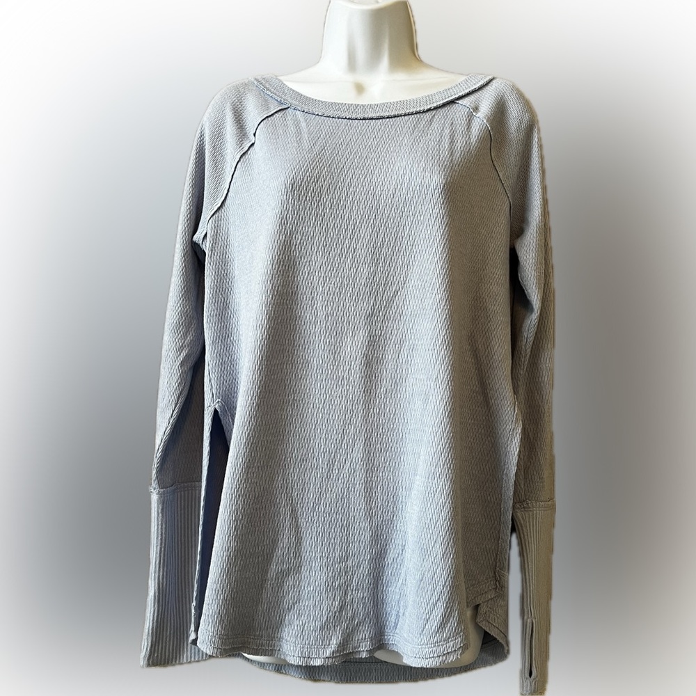 We the Free People heavy thermal waffle knit tunic top S thumb holes / slits 💕